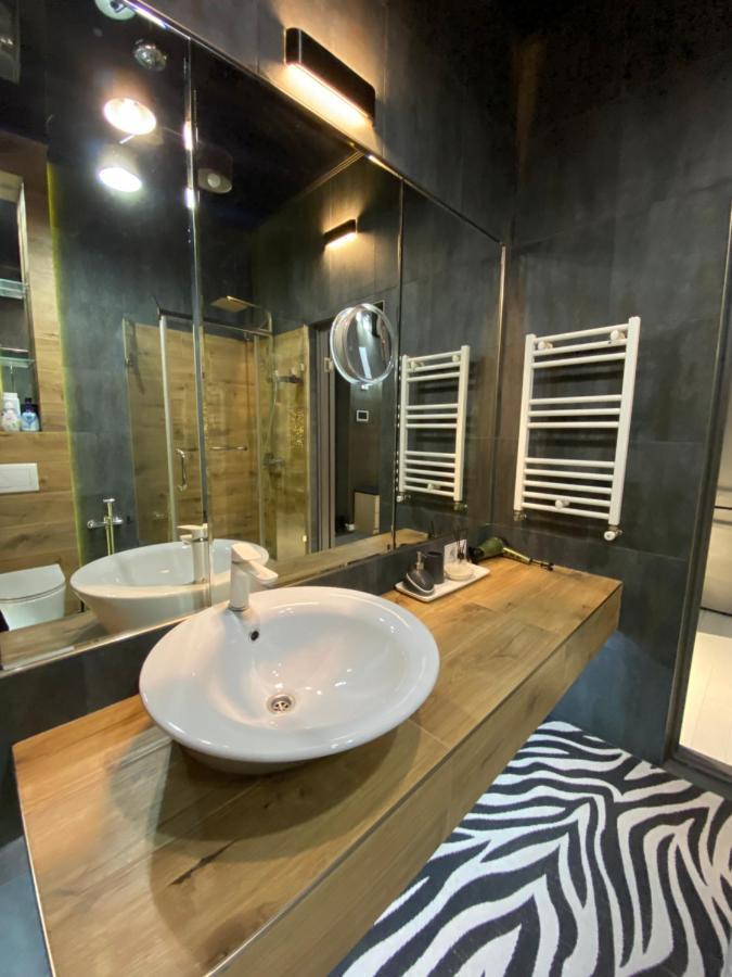 New Double Room Luxury Apartment In The Center Kisinyov Kültér fotó
