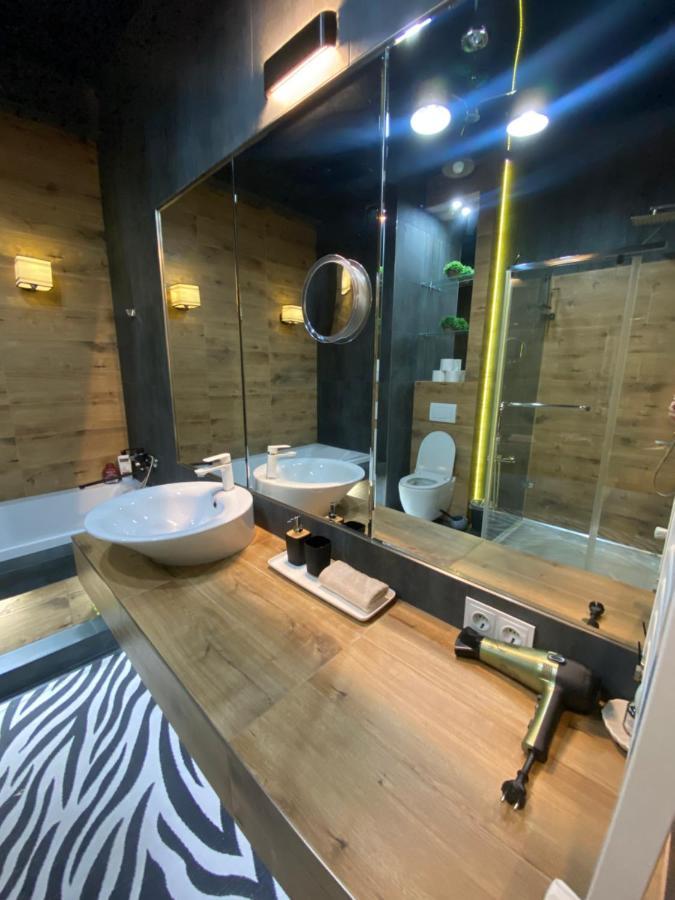 New Double Room Luxury Apartment In The Center Kisinyov Kültér fotó